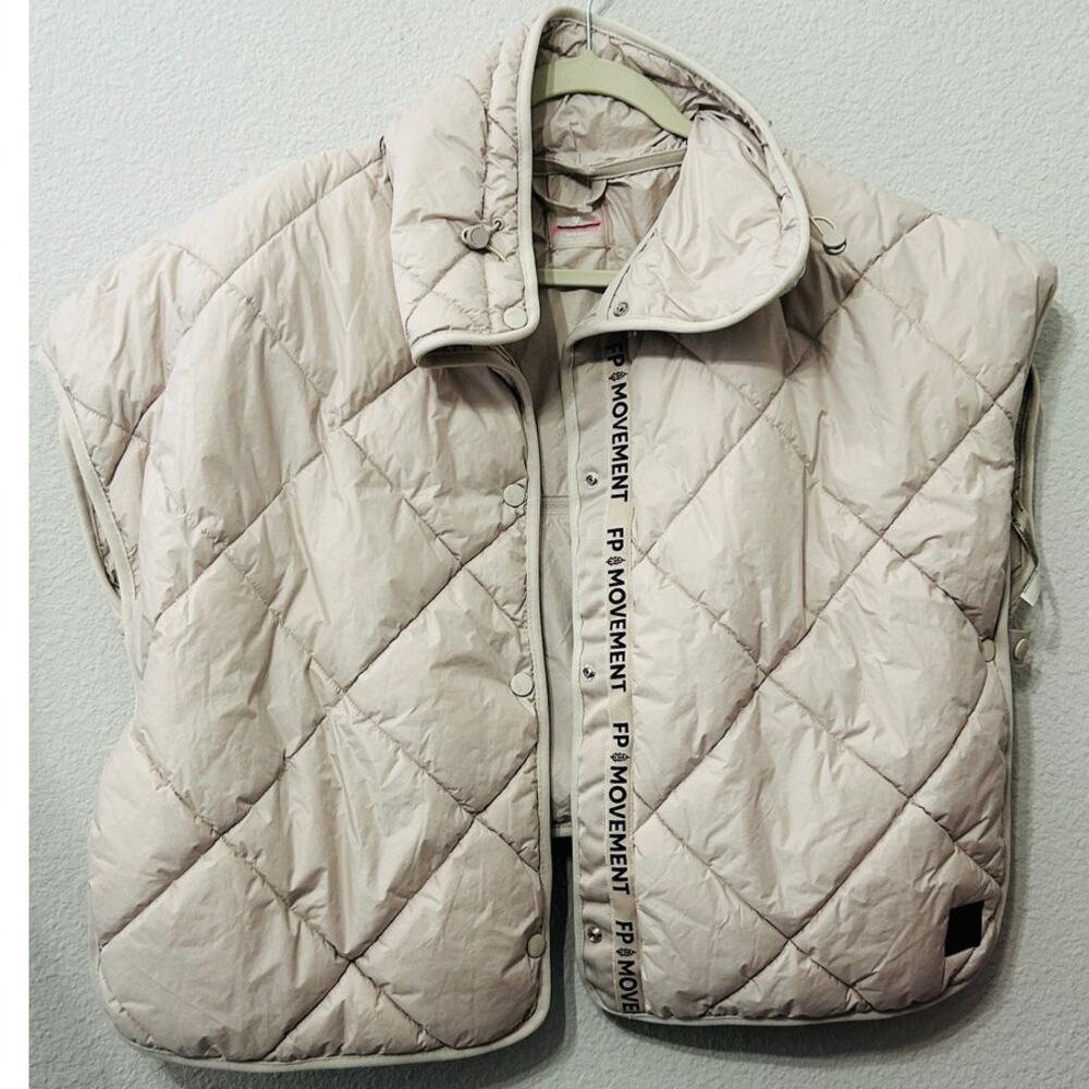 NEW Free People Chill Out Packable Puffer Poncho Scarf Jacket in Ivory One Size - Picture 4 of 12